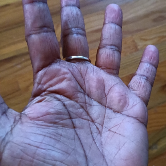 Beautiful ring - Picture 4 of 4